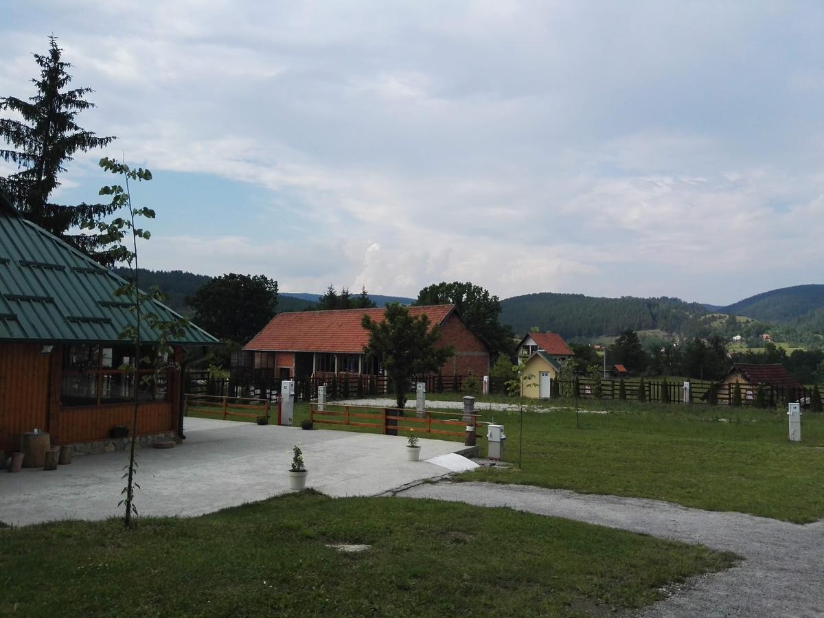 Apartments&Camping Zip Kremna ภายนอก รูปภาพ