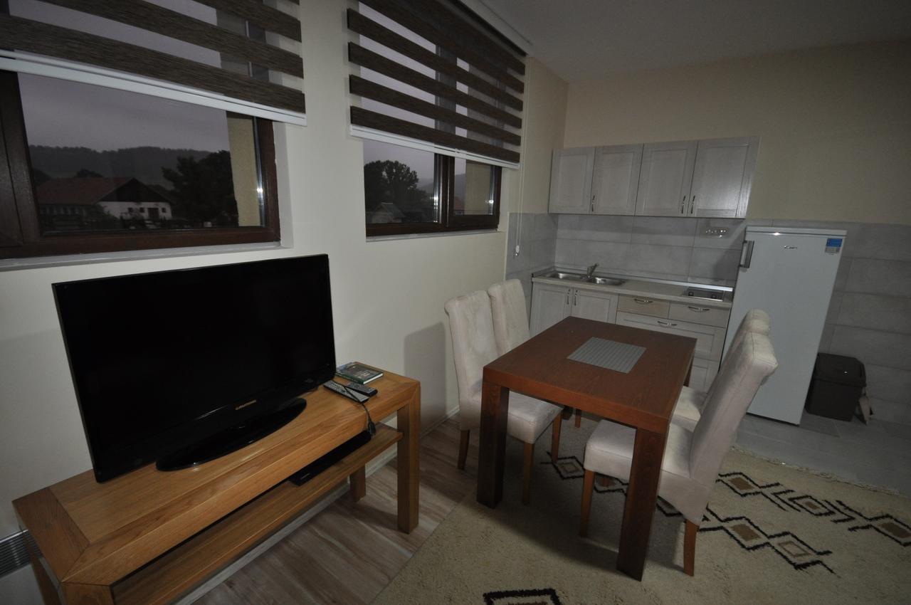 Apartments&Camping Zip Kremna ภายนอก รูปภาพ