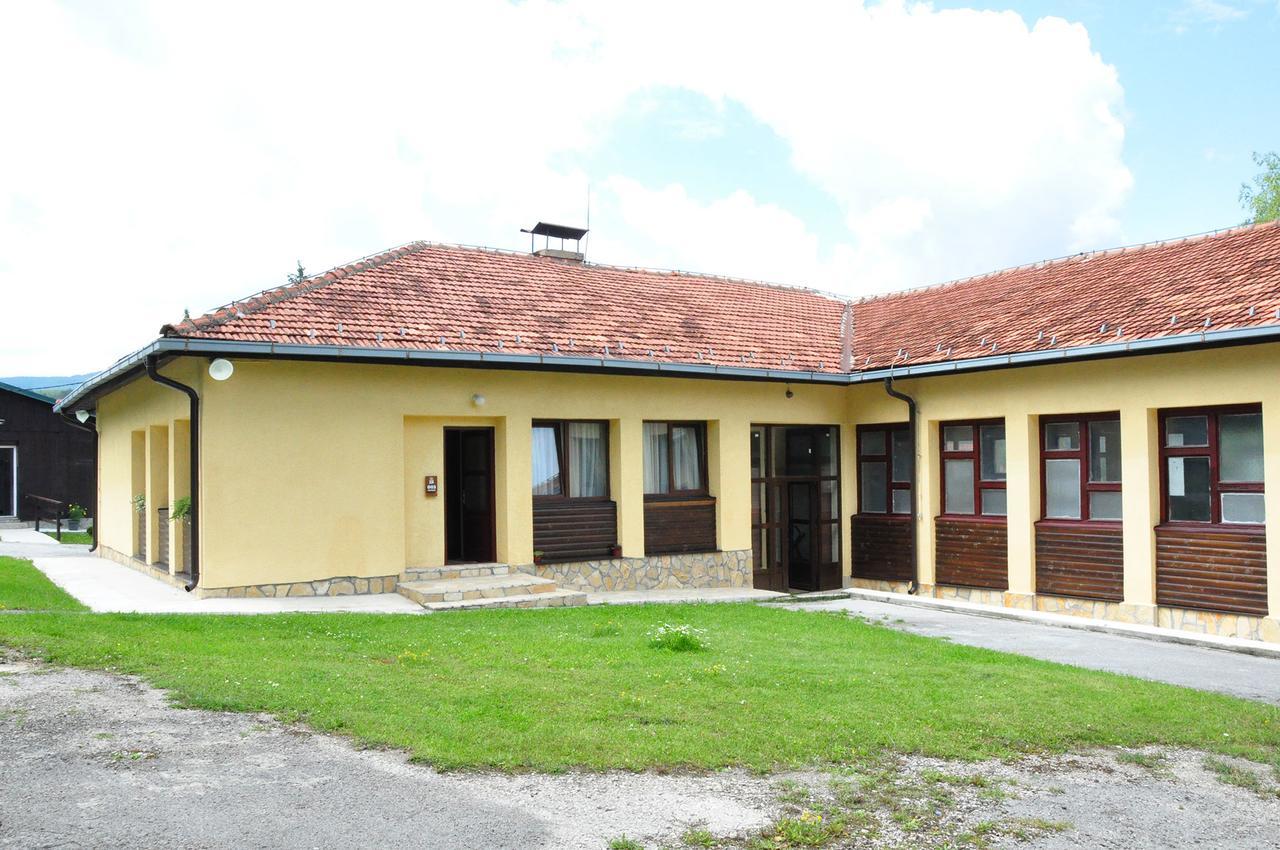 Apartments&Camping Zip Kremna ภายนอก รูปภาพ