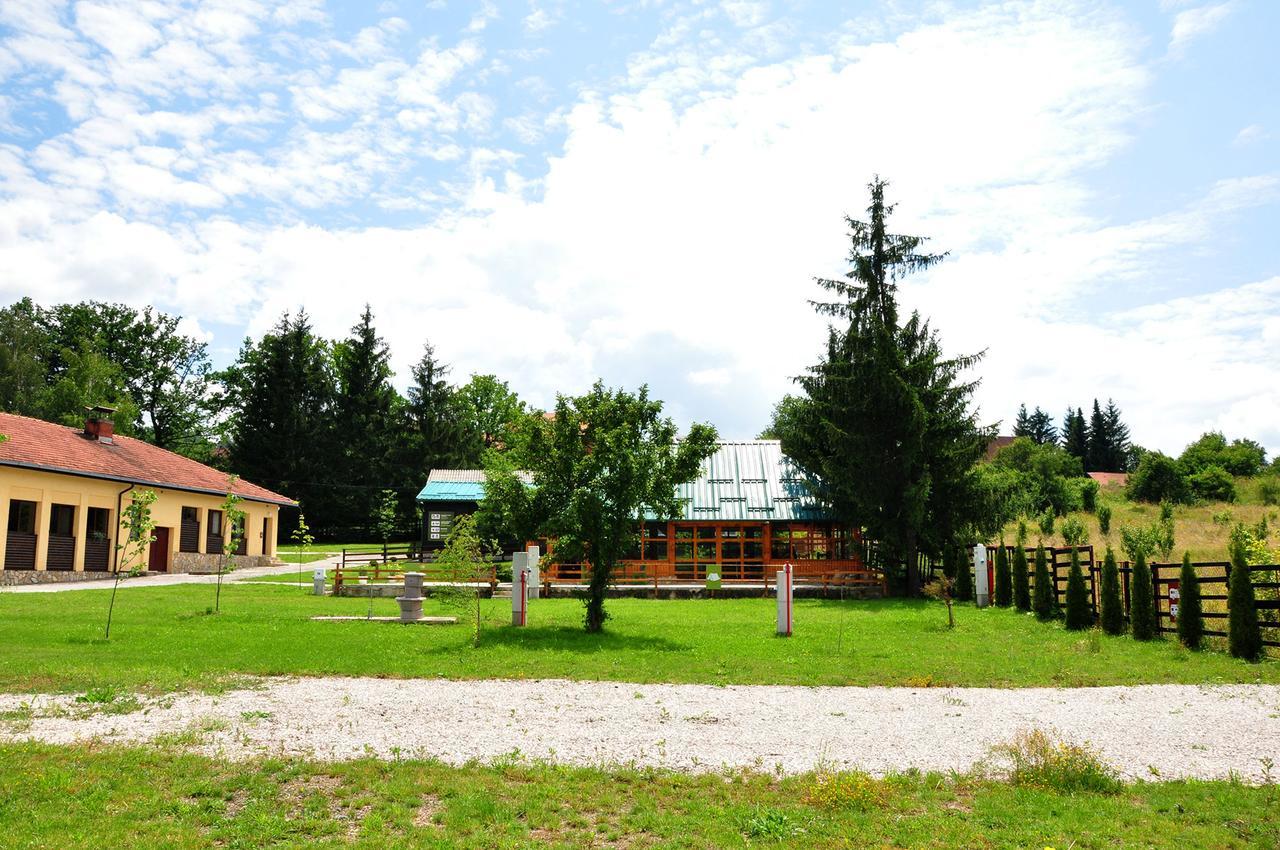 Apartments&Camping Zip Kremna ภายนอก รูปภาพ