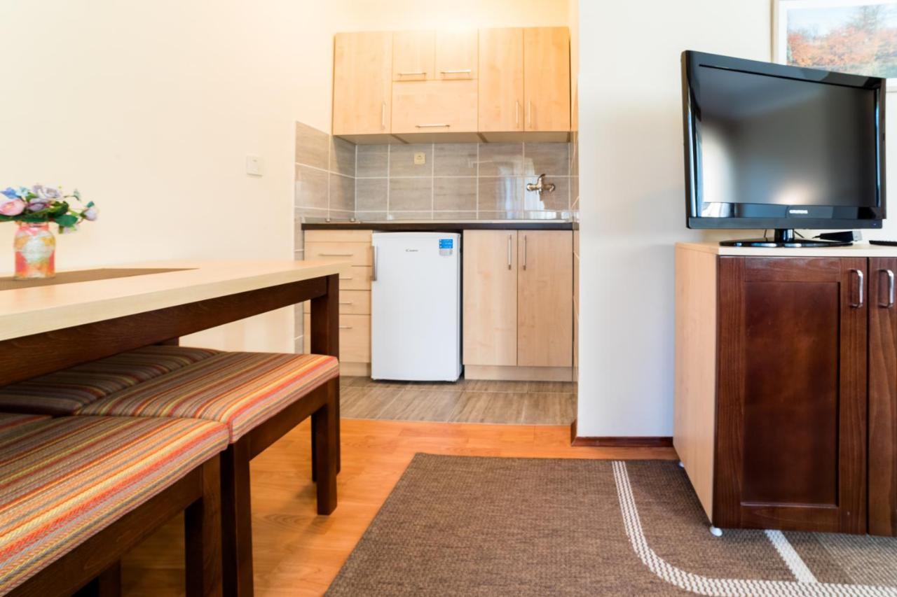 Apartments&Camping Zip Kremna ภายนอก รูปภาพ